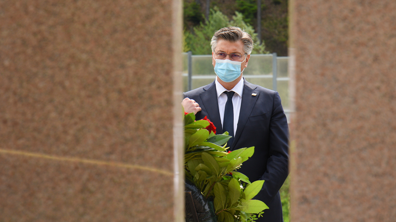 Plenković u Maclju: Osuda zločina i pijetet prema žrtvama jedini je put k zacjeljivanju rana iz prošlosti